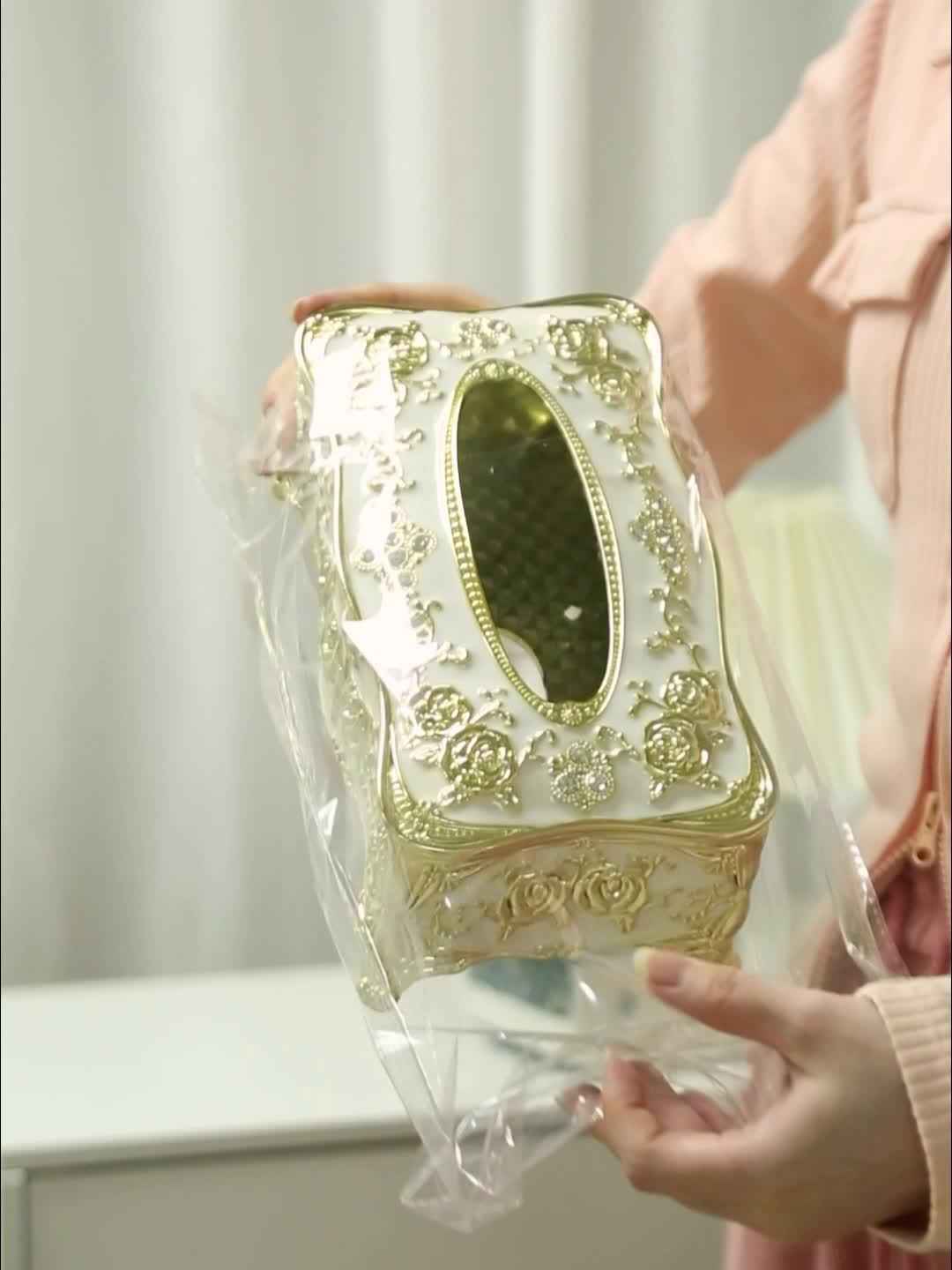 caixa-lencos-decorativa-floral-dourada-rosier-laior12